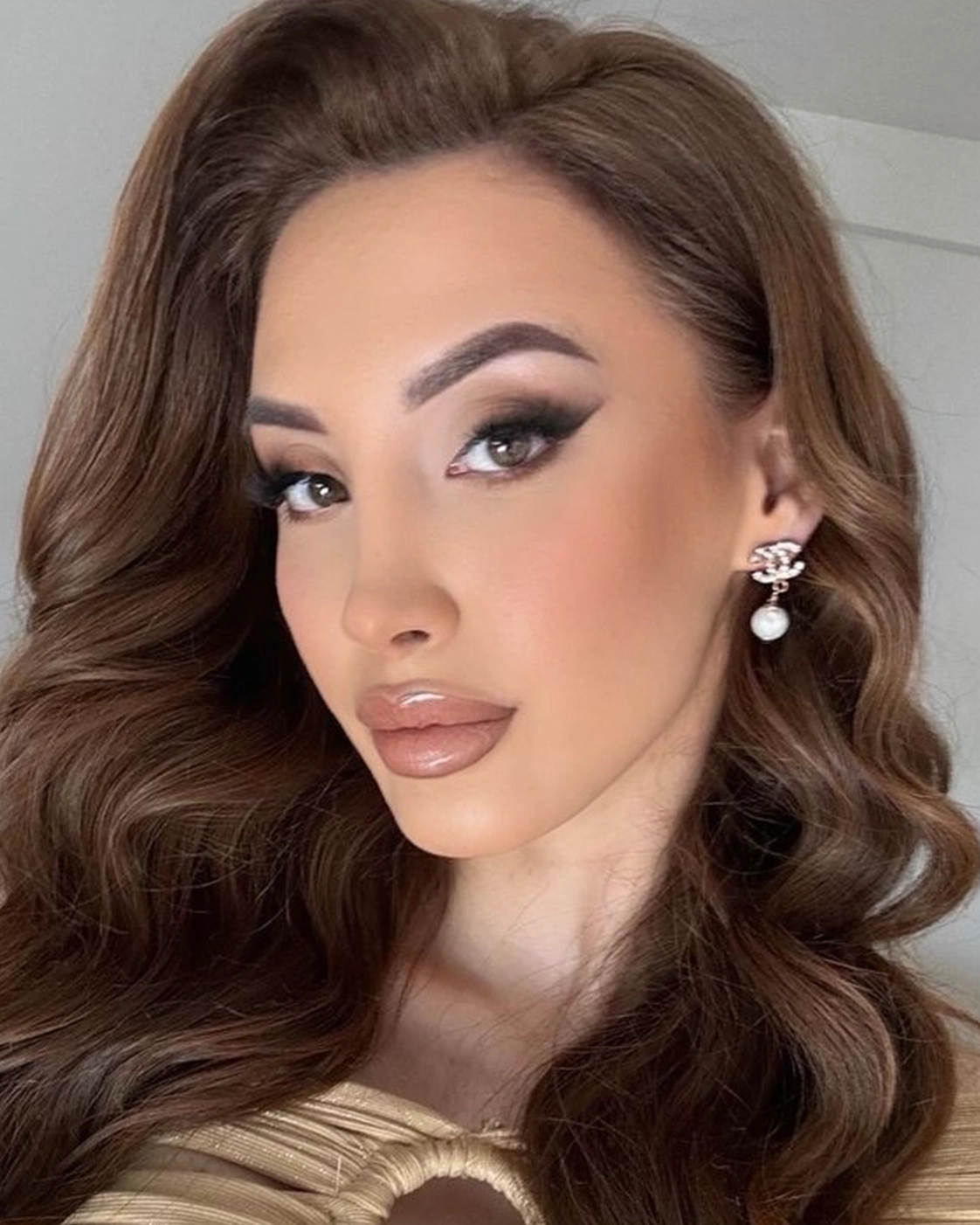 Eye contour aesthetics
